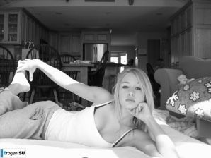 Young people like to pose. Thumbnail 25