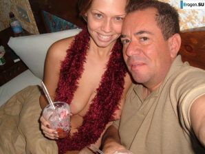 Happy middle-aged couple. Thumbnail 2