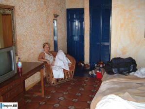 Happy middle-aged couple. Thumbnail 27
