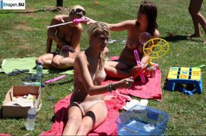 Nudists fell into childhood. Thumbnail 32