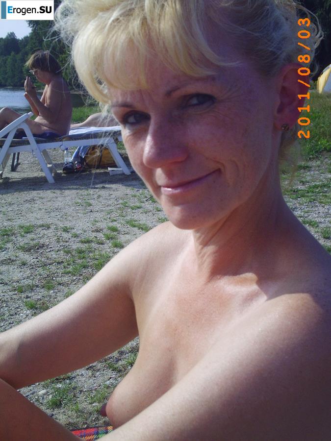 Redhead nudist old woman. Slide 11