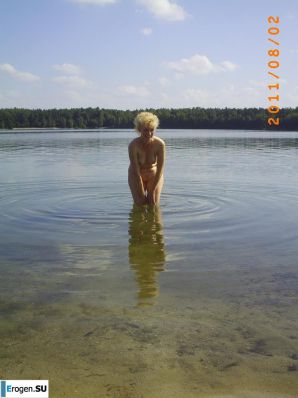 Redhead nudist old woman. Thumbnail 5