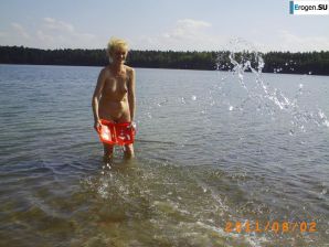 Redhead nudist old woman. Thumbnail 7