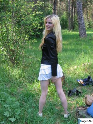 Thin blonde with big breasts. Thumbnail 39