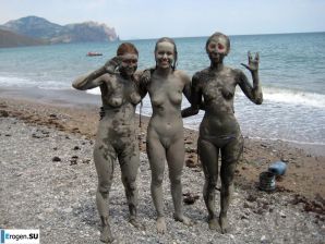 Naked in the Mud. Part 2. Thumbnail 15