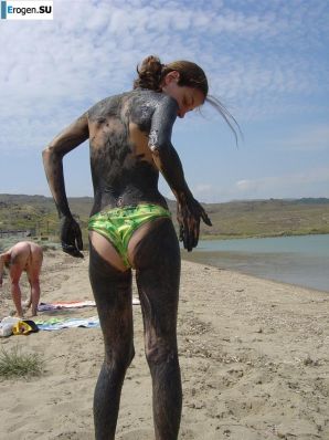 Naked in the Mud. Part 2. Thumbnail 37