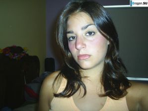 Unshaven brunette. Thumbnail 10