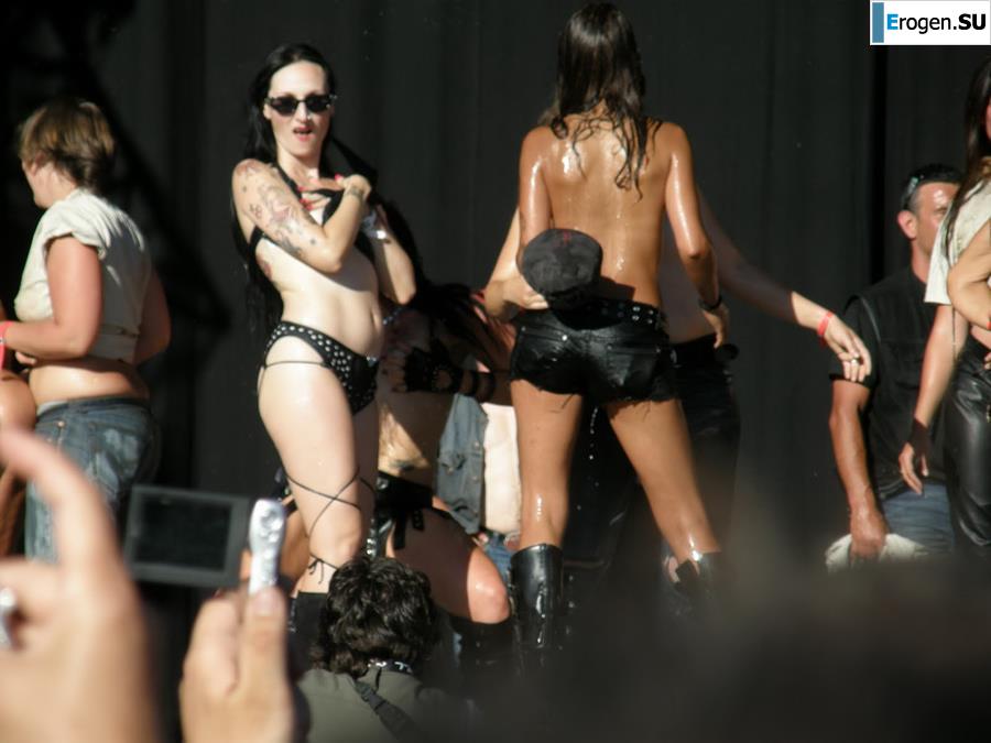 Tits and some pussies at rock concerts. Slide 11