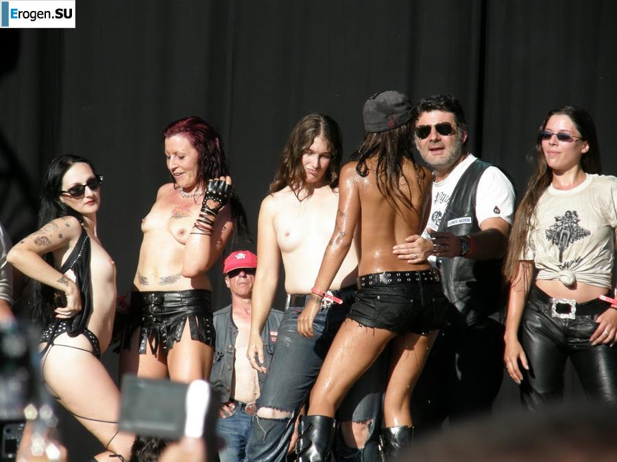 Tits and some pussies at rock concerts. Slide 12