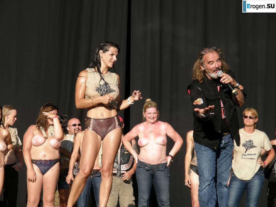 Tits and some pussies at rock concerts. Slide 31