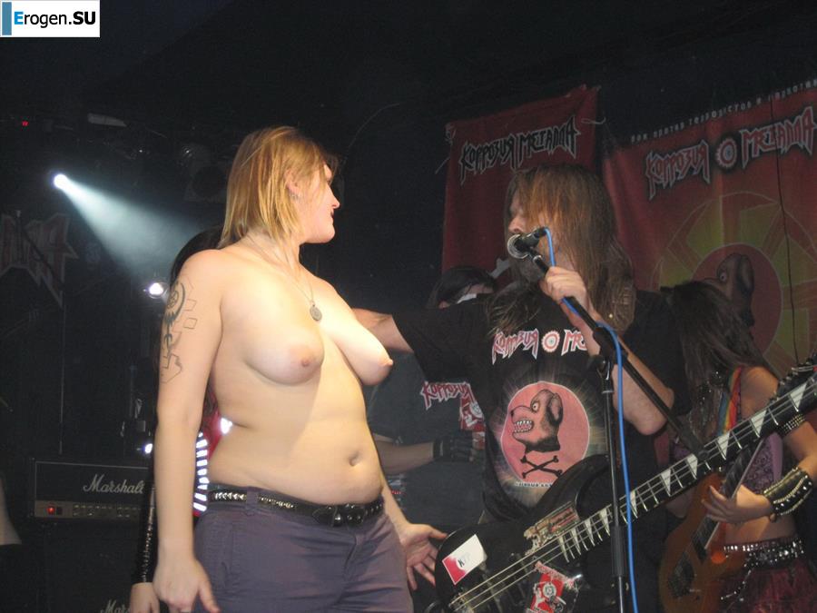 Tits and some pussies at rock concerts. Slide 35