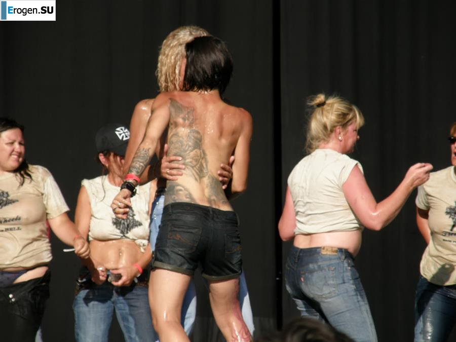 Tits and some pussies at rock concerts. Slide 4