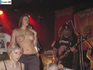 Tits and some pussies at rock concerts. Thumbnail 13