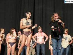 Tits and some pussies at rock concerts. Thumbnail 31