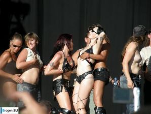 Tits and some pussies at rock concerts. Thumbnail 7