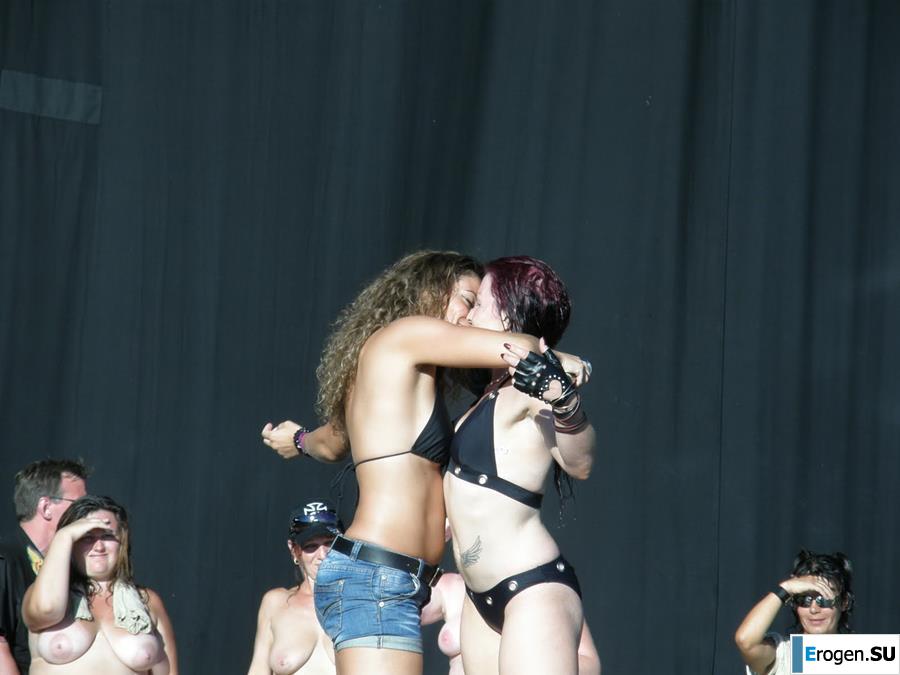 Tits and some pussies at rock concerts. Part 2. Slide 3