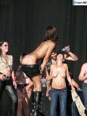 Tits and some pussies at rock concerts. Part 2. Thumbnail 1