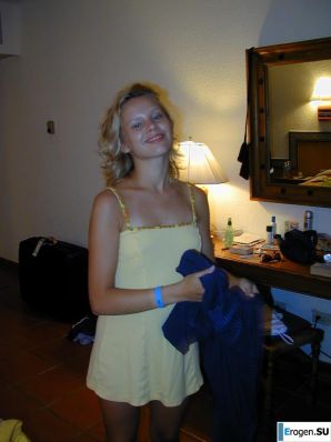 Smiling Blonde. Thumbnail 11