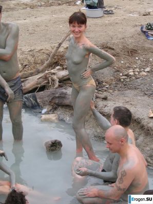 Naked in the Mud. Part 3. Thumbnail 25