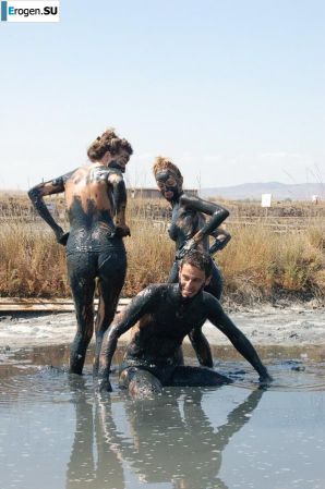 Naked in the Mud. Part 3. Thumbnail 28