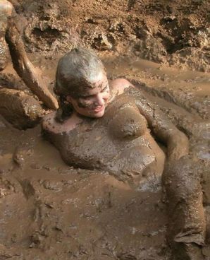 Naked in the Mud. Part 4. Thumbnail 23