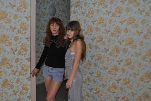 Молодая деваха и старушка. Миниатюра 12