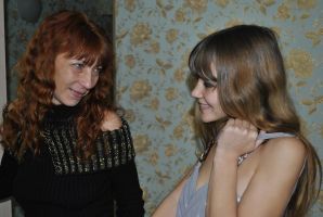 Молодая деваха и старушка. Миниатюра 16