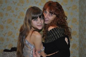 Молодая деваха и старушка. Миниатюра 18