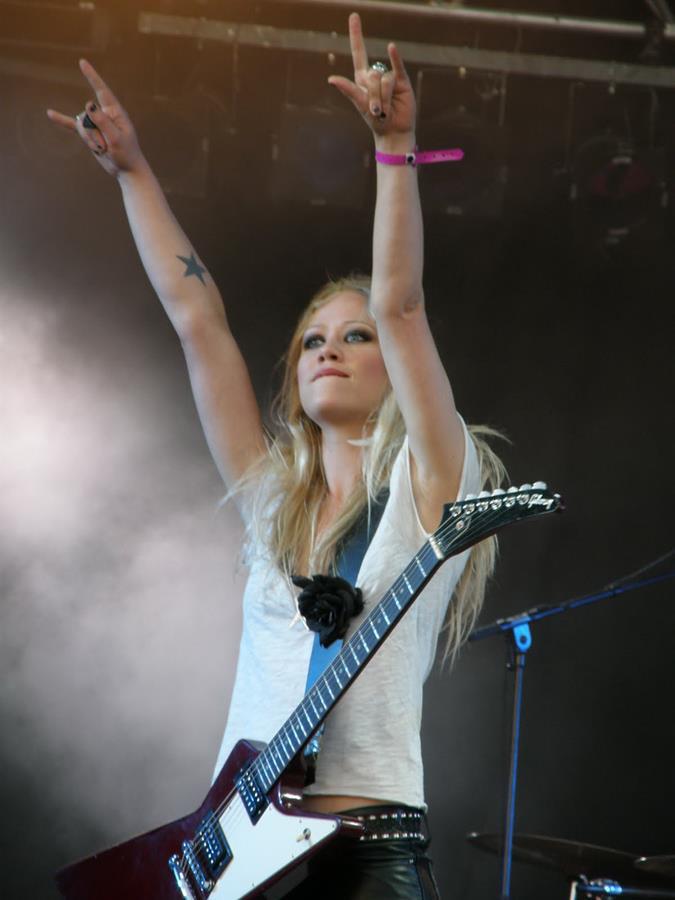 Tits and some pussies at rock concerts. Part 4. Slide 12