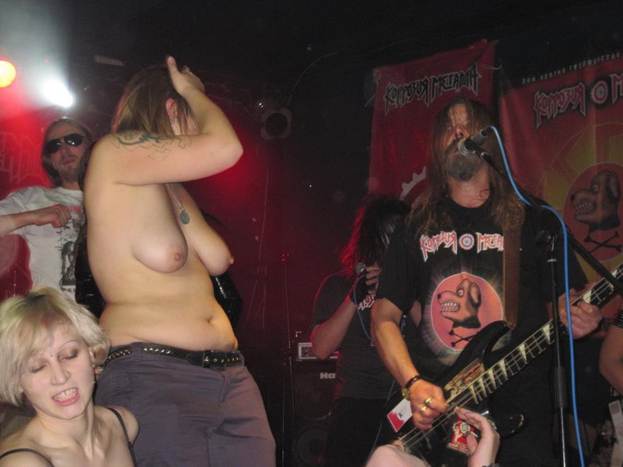 Tits and some pussies at rock concerts. Part 4. Slide 13