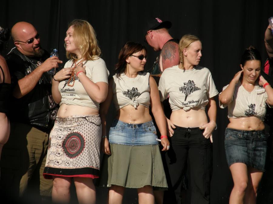 Tits and some pussies at rock concerts. Part 4. Slide 19