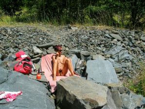 The little fluffy is sunbathing. Thumbnail 37