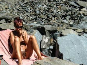 The little fluffy is sunbathing. Thumbnail 38