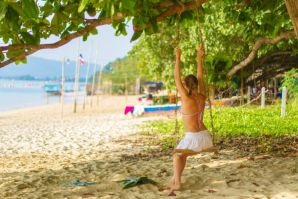 On the Beach. Thumbnail 10