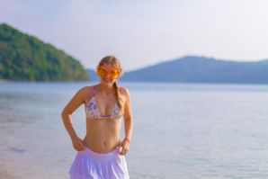 On the Beach. Thumbnail 2