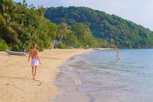 On the Beach. Thumbnail 28