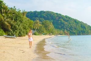 On the Beach. Thumbnail 29