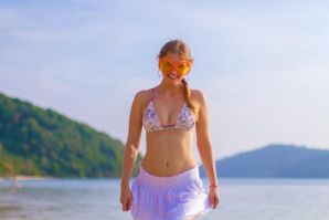 On the Beach. Thumbnail 3