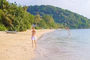 On the Beach. Thumbnail 30
