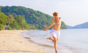On the Beach. Thumbnail 33