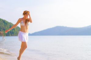 On the Beach. Thumbnail 34