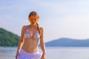 On the Beach. Thumbnail 4