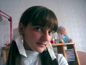 A lover of taking photos of herself on the phone. Thumbnail 12