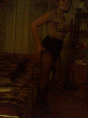 A lover of taking photos of herself on the phone. Thumbnail 21