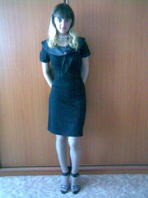 A lover of taking photos of herself on the phone. Thumbnail 25