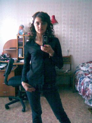 A lover of taking photos of herself on the phone. Thumbnail 3