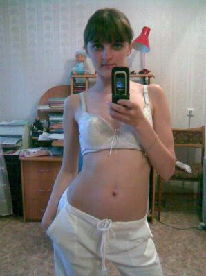 A lover of taking photos of herself on the phone. Thumbnail 9