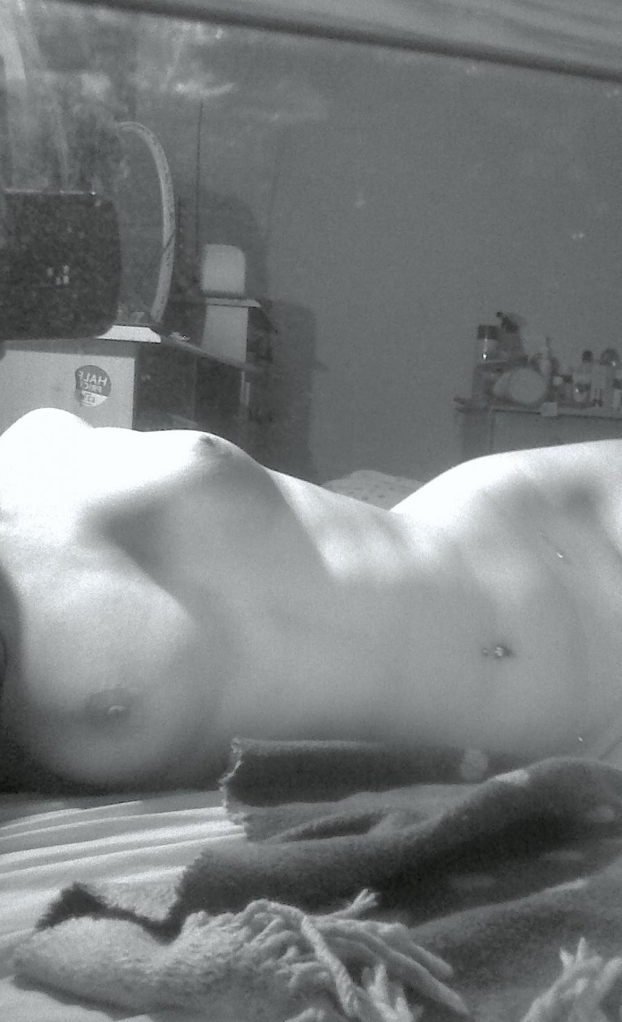 Self-shot of a busty cat. Slide 25