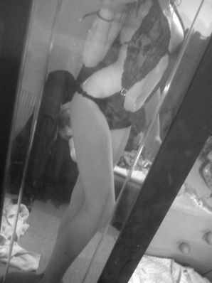 Self-shot of a busty cat. Thumbnail 21