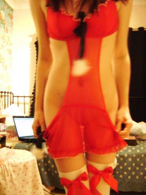 Self-shot of a busty cat. Thumbnail 30